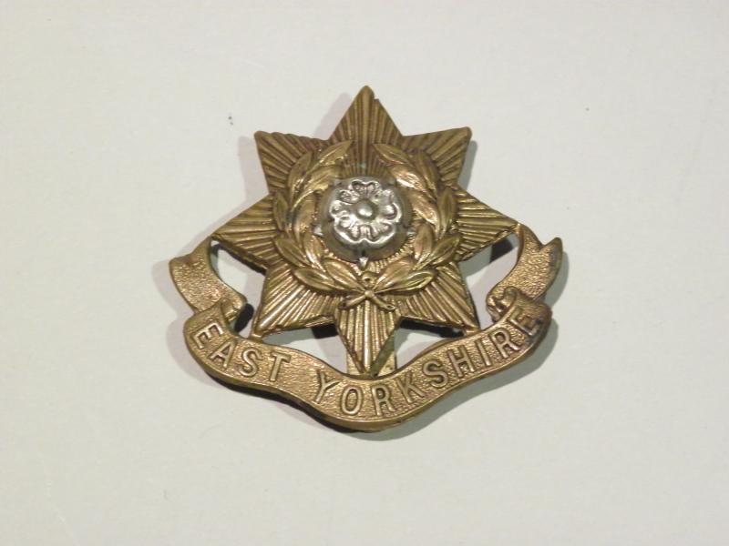WW1 Era East Yorkshire Regiment Cap Badge.