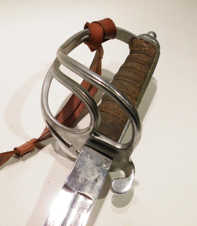 WW1 Artillery Officers Sword with Belt, Hangers