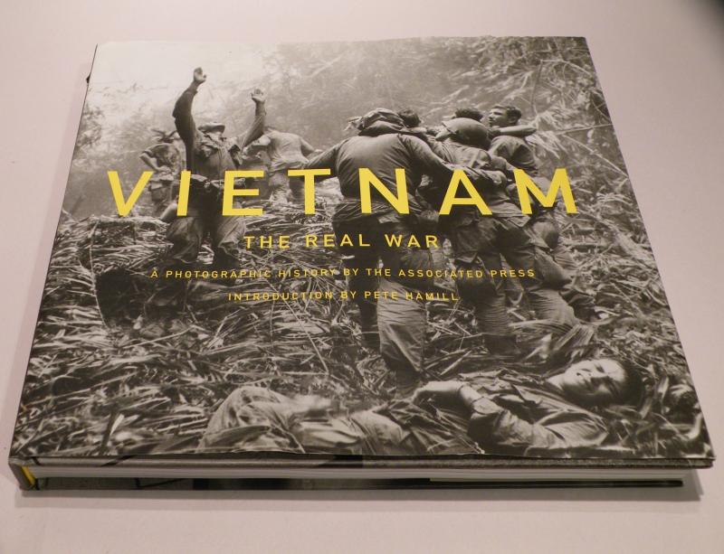 Book – Vietnam The Real War a Photographic History