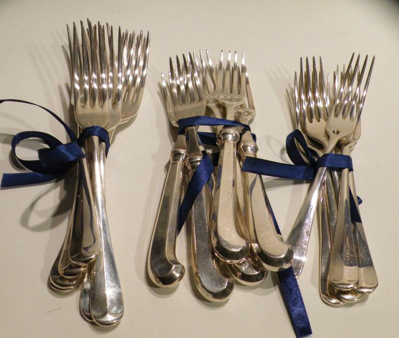 Stunning Butler of Sheffield A1 Plate set of Cutlery Pistol Grip & Rat Tail