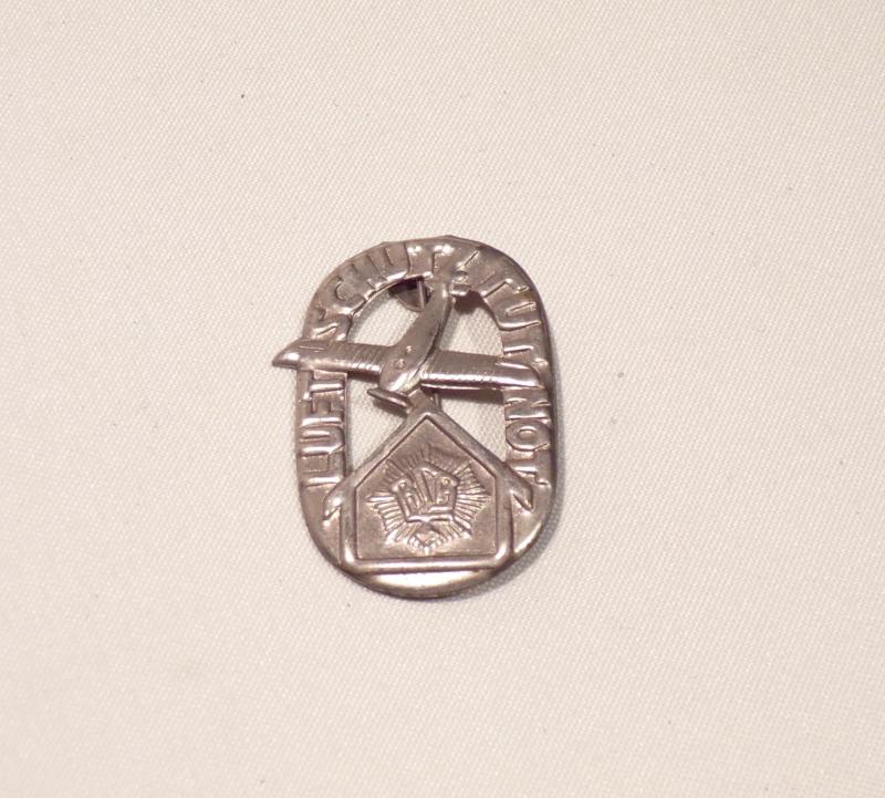 WW2 German Luftschutz Tinny Badge.