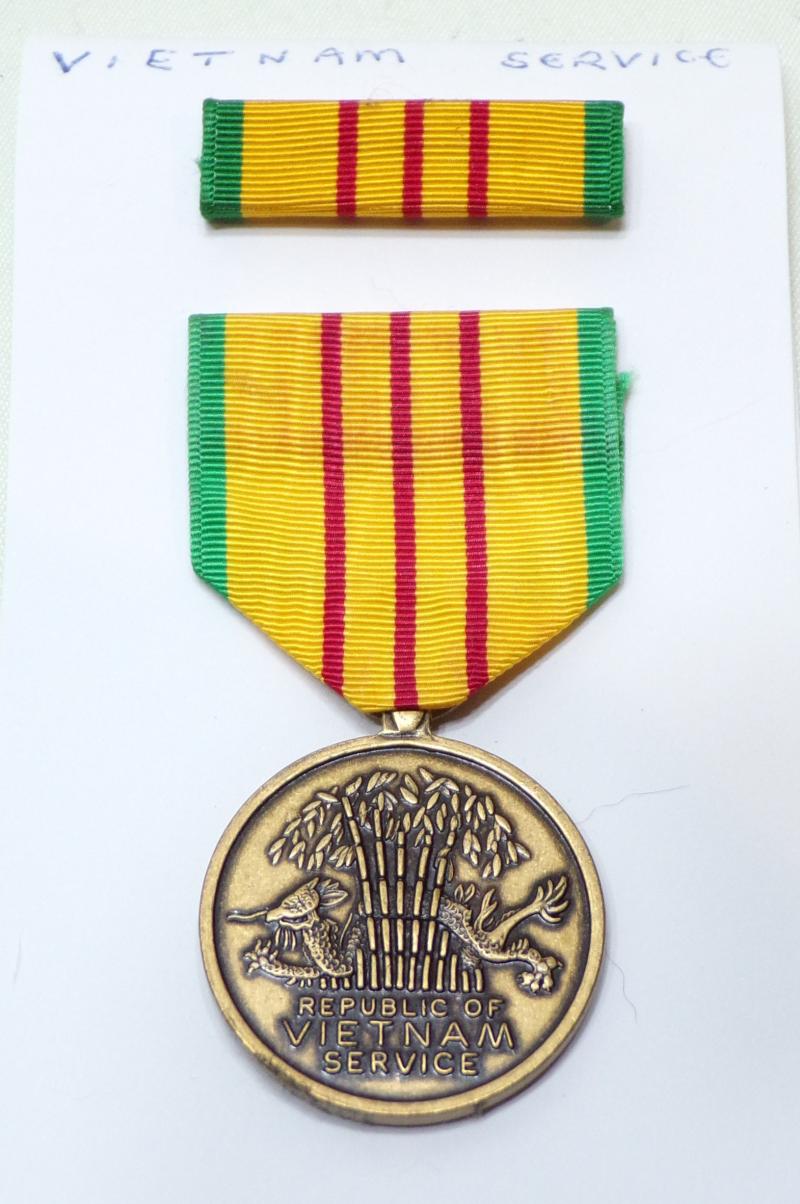 Vintage USA Vietnam War Service Medal