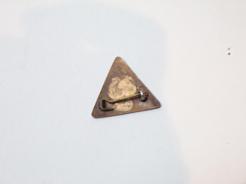 Scarce WW2 Era British Prisoner of War Relatives Association Badge