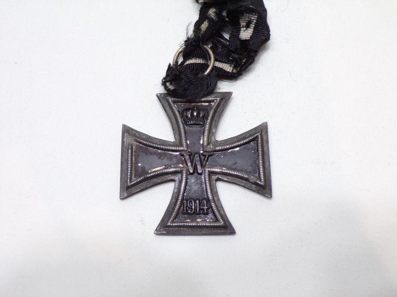 WW1 Iron Cross, Service Book and Bar.