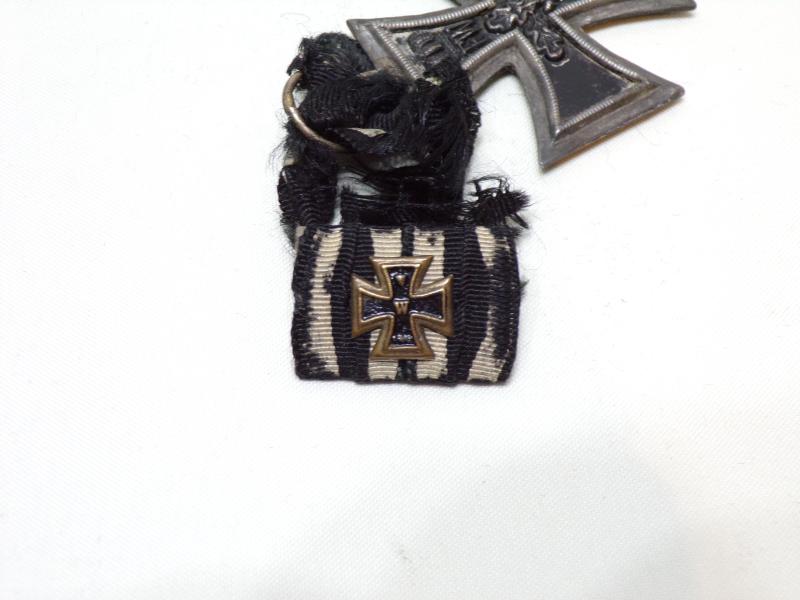 WW1 Iron Cross, Service Book and Bar.